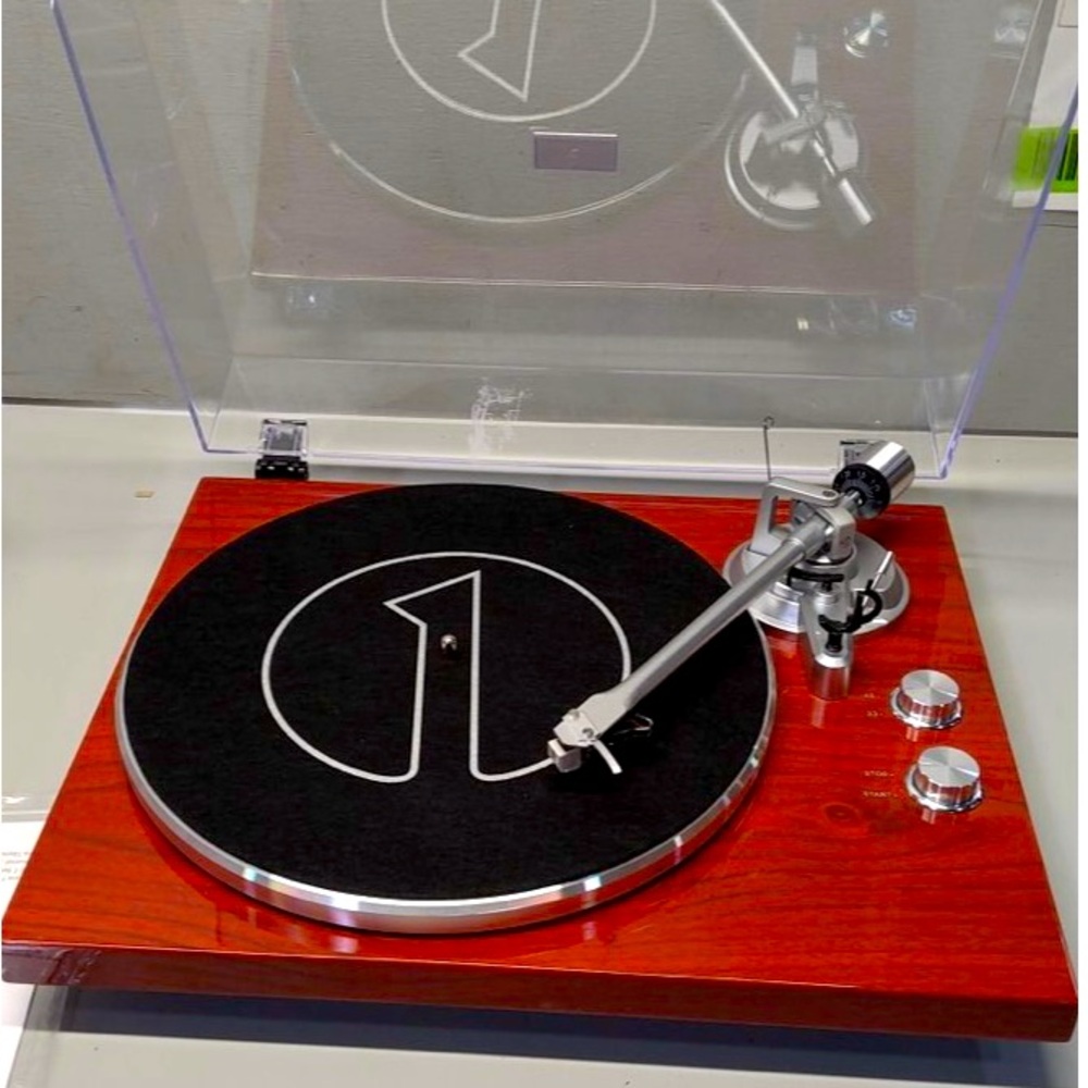 Vinyl record stereo player